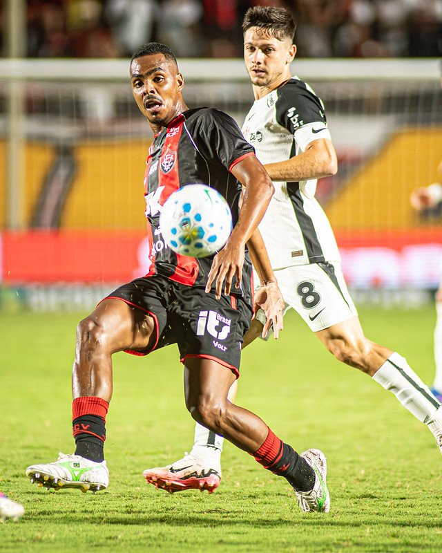 SEGUNDA: Onde assistir Corinthians x Vitória, Goiás x Náutico e muito mais (19/10/2026)